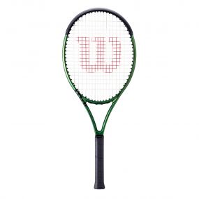 Natjecateljski Reket za tenis Wilson Blade 26 V8 SKU: WR079210U Cijena: 919,00 Kn. Namijenjen mladim tenisačima u dobi od 10 do 12 godina. Tenis prodavaonica Sportoro